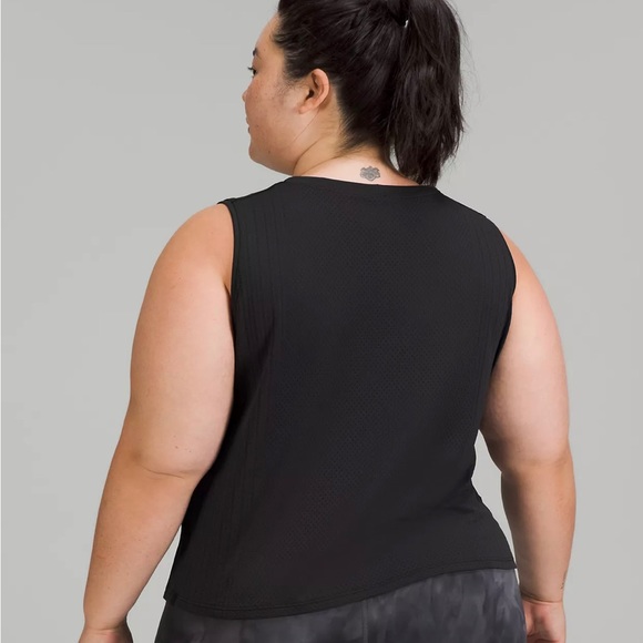 NWT Lululemon train to be tank size 4 sold out - Picture 2 of 3